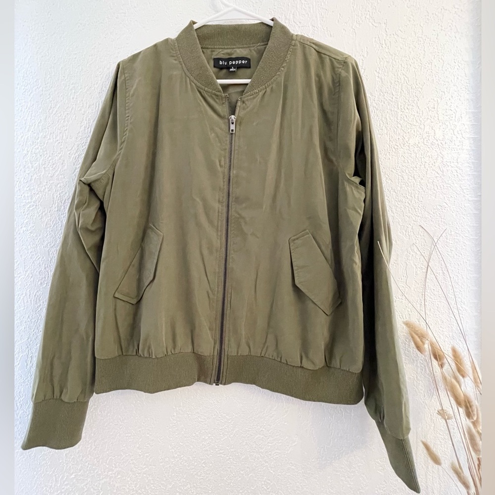 Bomber Jacket in Olive
